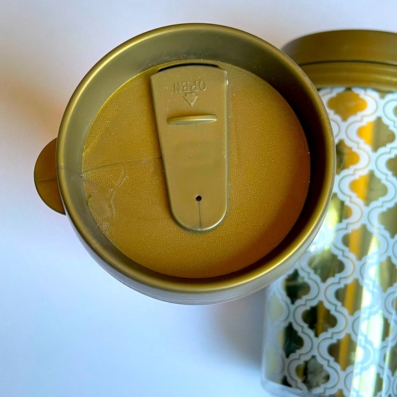 Christmas Insulated Cups w/ Covers Set of 5 Gold & White - Picture 2 of 4